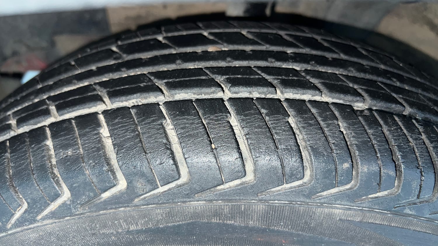 Used 2018 Renault Kwid 1.0 RXT Petrol Manual tyres LEFT FRONT TYRE TREAD VIEW