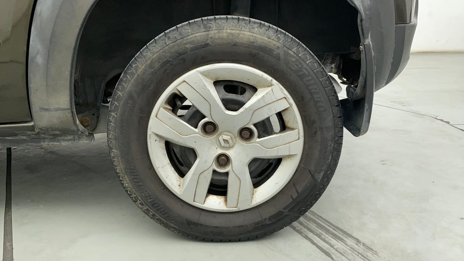 Used 2017 Renault Kwid RXT (O) 1.0 SCE Edition Petrol Manual tyres LEFT REAR TYRE RIM VIEW