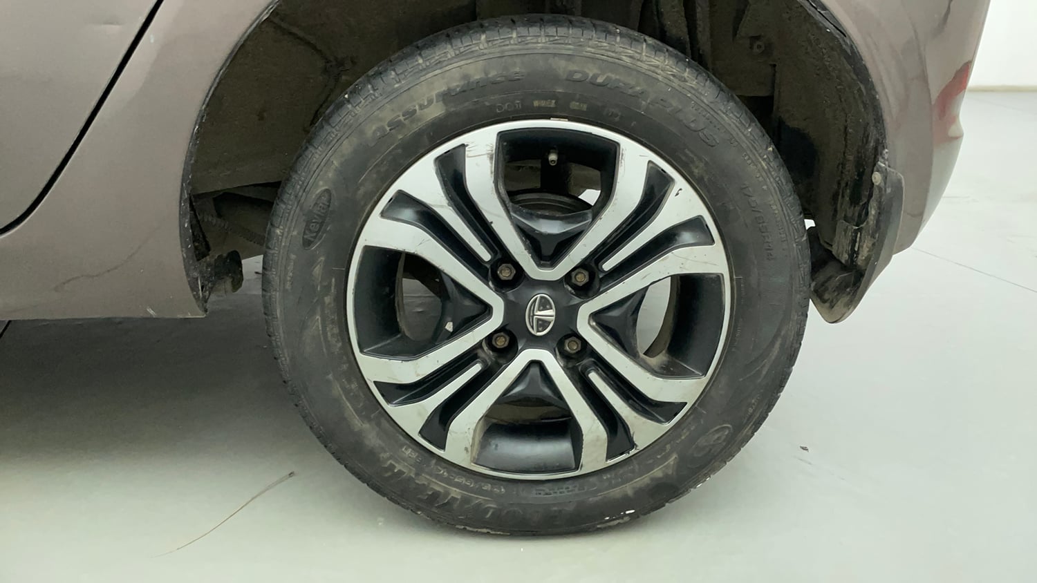 Used 2019 Tata Tiago Revotron XZA Petrol Automatic tyres LEFT REAR TYRE RIM VIEW