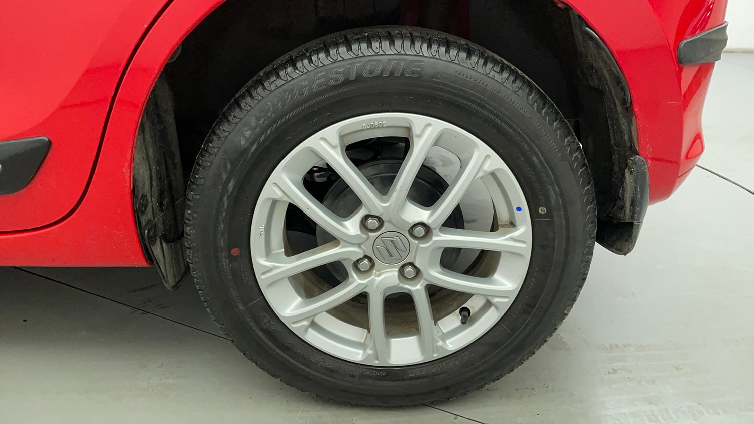 Used 2022 Maruti Suzuki Swift ZXi AMT Petrol Automatic tyres LEFT REAR TYRE RIM VIEW