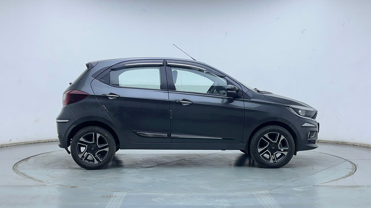 Used 2024 Tata Tiago XZA Plus Petrol Automatic exterior RIGHT SIDE VIEW