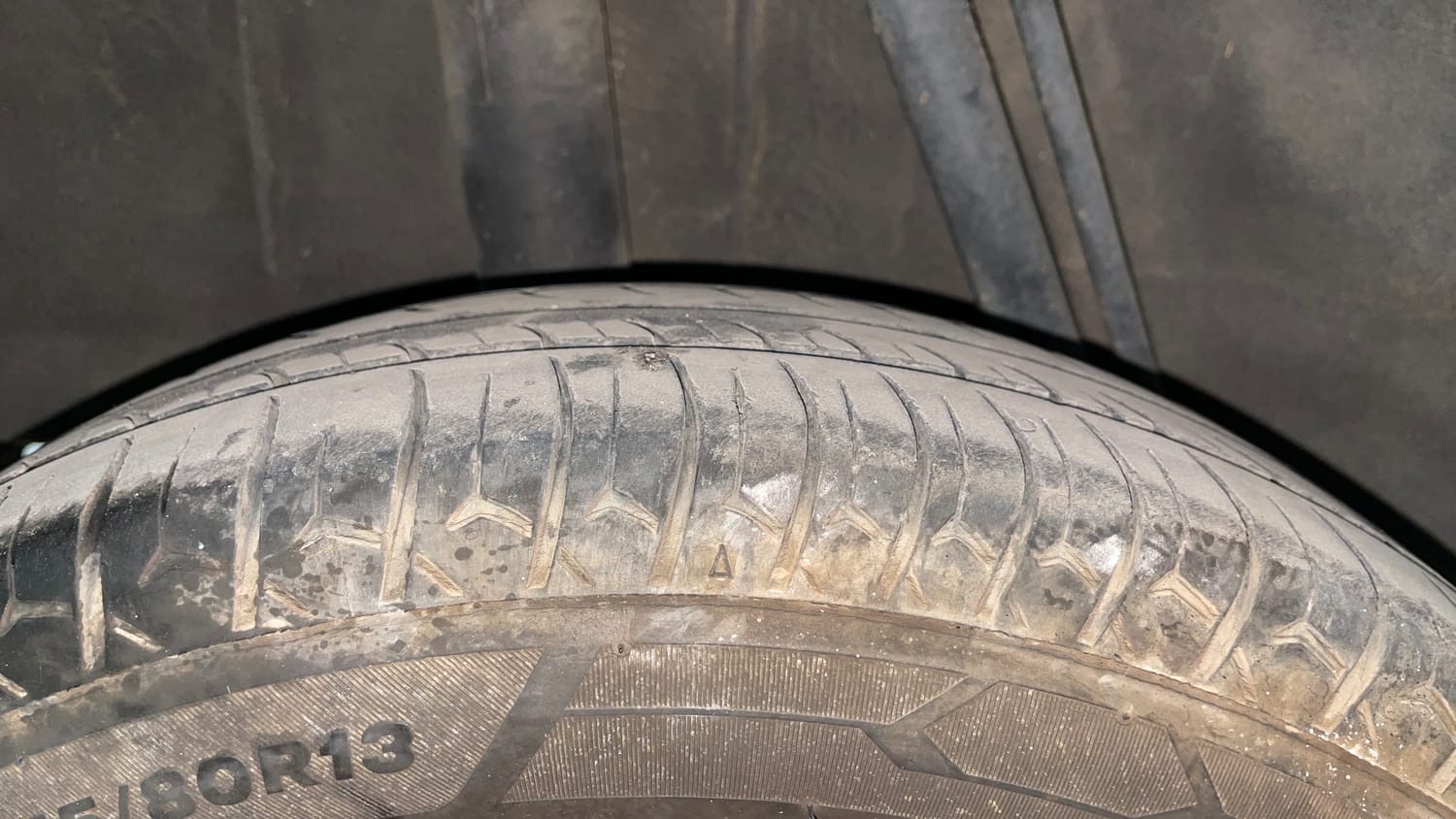 Used 2017 Renault Kwid RXT (O) 1.0 SCE Edition Petrol Manual tyres RIGHT REAR TYRE TREAD VIEW