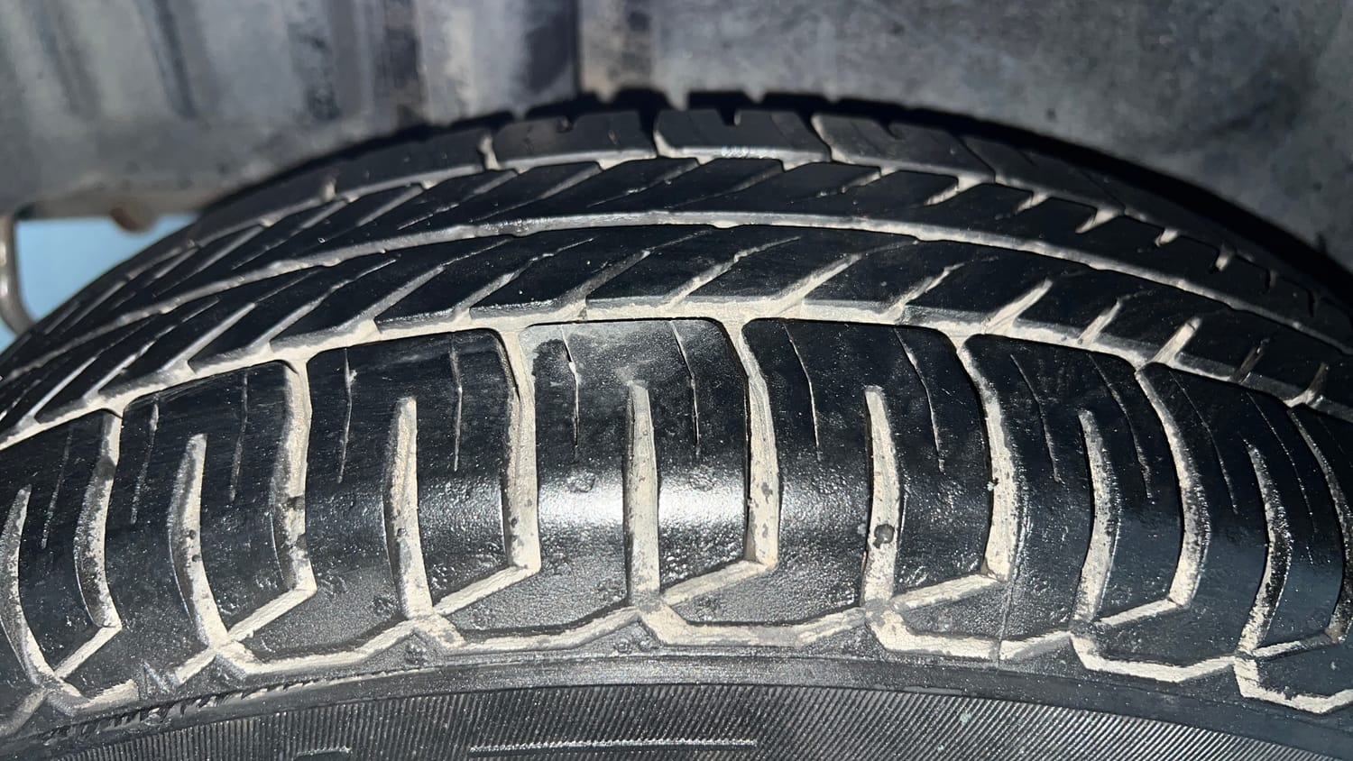 Used 2014 Maruti Suzuki Swift Dzire VXI Petrol Manual tyres RIGHT REAR TYRE TREAD VIEW