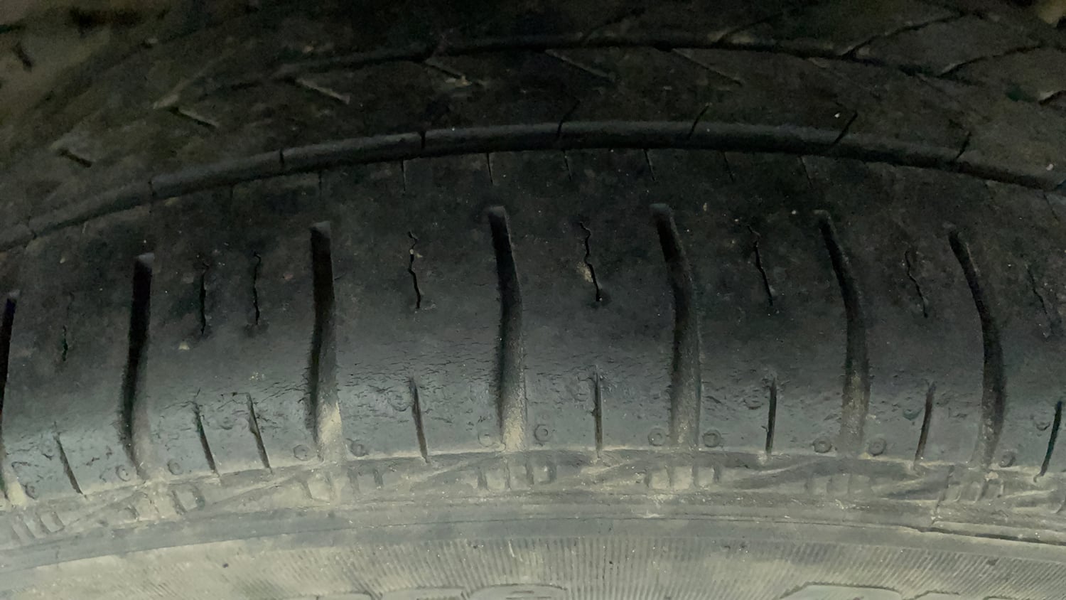 Used 2019 Tata Tiago Revotron XZA Petrol Automatic tyres LEFT REAR TYRE TREAD VIEW