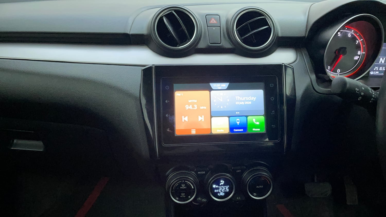 Used 2022 Maruti Suzuki Swift ZXi AMT Petrol Automatic interior MUSIC SYSTEM & AC CONTROL VIEW