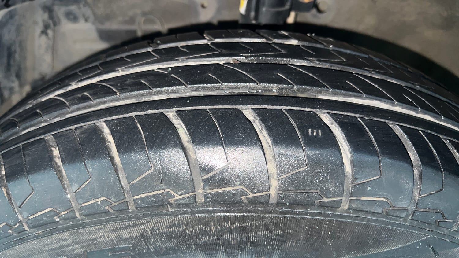Used 2016 Maruti Suzuki Swift VXi Petrol Manual tyres LEFT FRONT TYRE TREAD VIEW