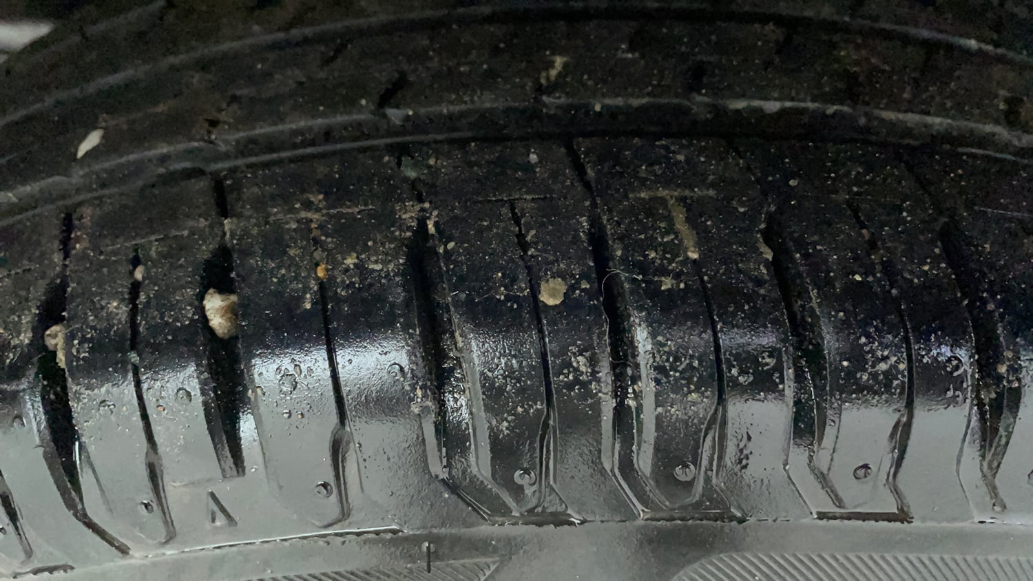 Used 2022 Maruti Suzuki Swift ZXi AMT Petrol Automatic tyres RIGHT REAR TYRE TREAD VIEW