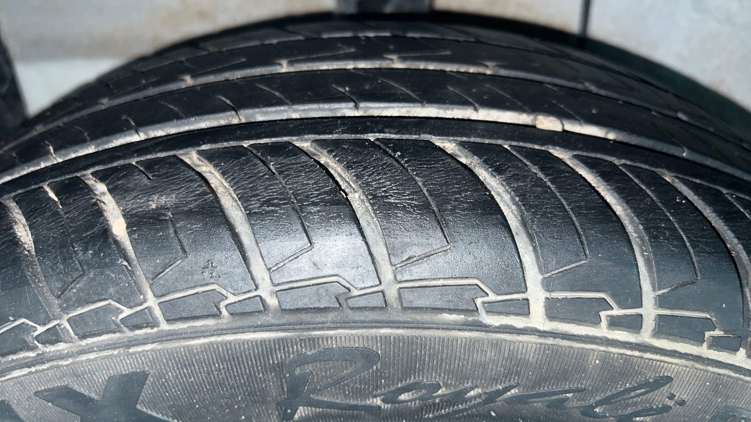 Used 2024 Hyundai Exter SX 1.2 CNG MT Cng Manual tyres RIGHT REAR TYRE TREAD VIEW
