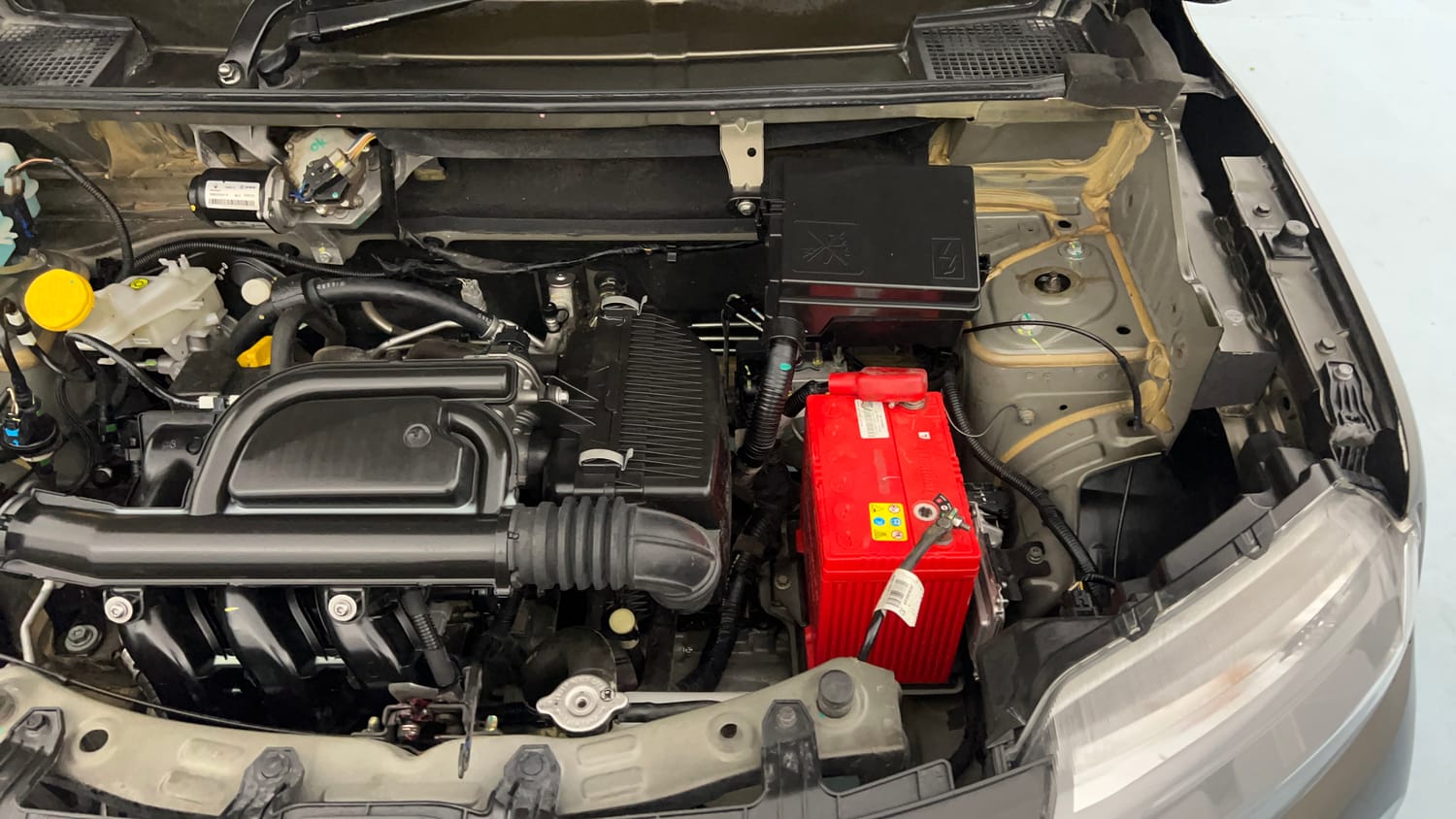 Used 2024 Renault Kwid RXT 1.0 Petrol Manual engine ENGINE LEFT SIDE VIEW