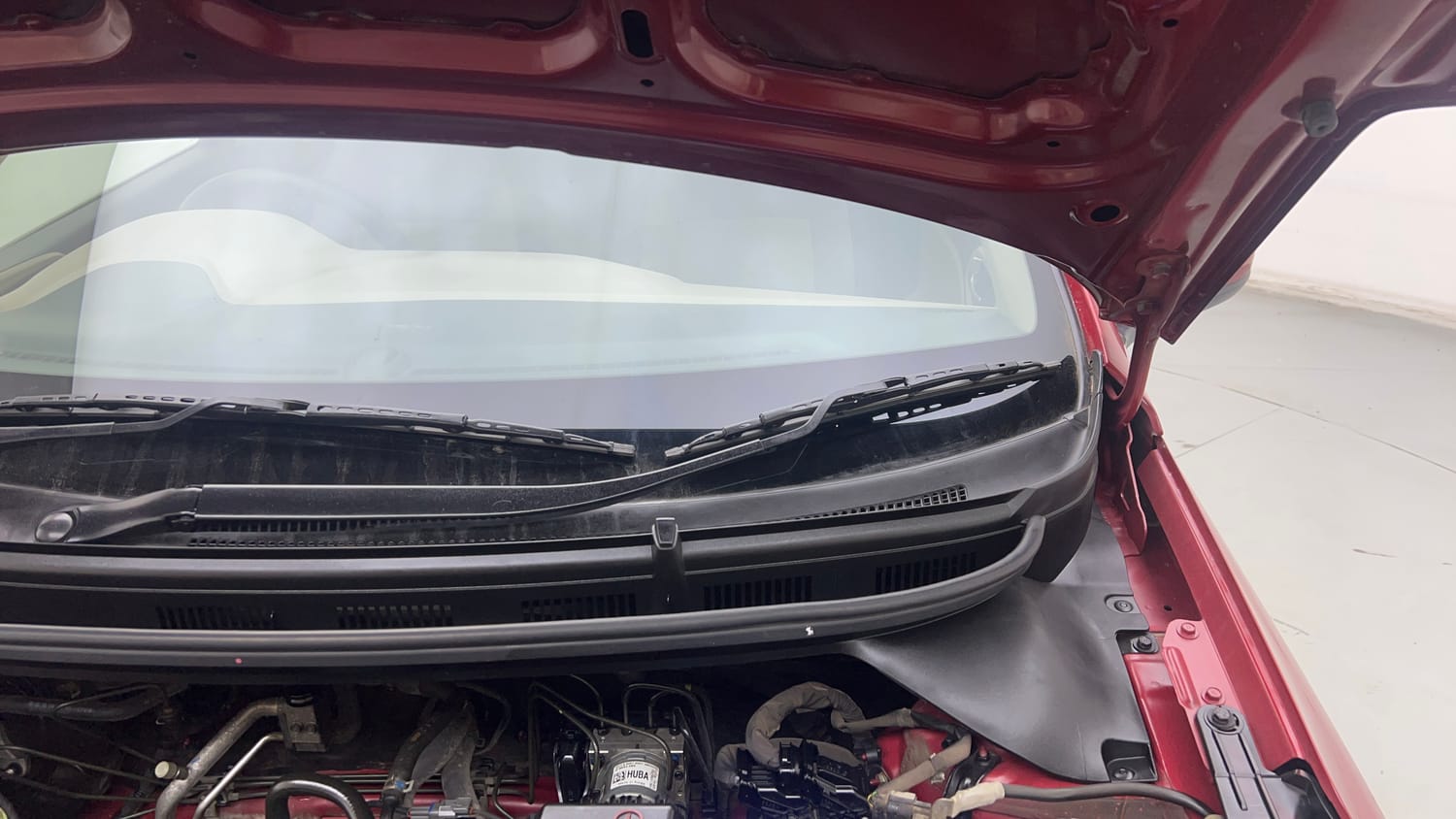 Used 2018 Hyundai Elite i20 Magna Executive 1.2 Petrol Manual engine ENGINE LEFT SIDE HINGE & APRON VIEW