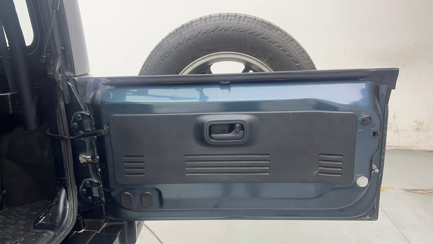 Used 2023 mahindra Thar LX Hard Top Diesel AT 4WD Diesel Automatic interior DICKY DOOR OPEN VIEW