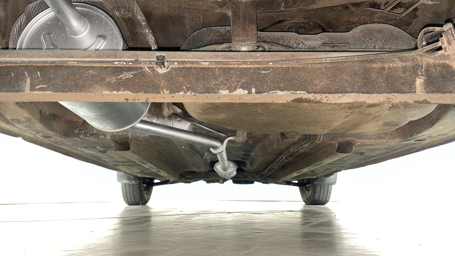 Used 2017 Renault Kwid RXT (O) 1.0 SCE Edition Petrol Manual extra REAR UNDERBODY VIEW (TAKEN FROM REAR)