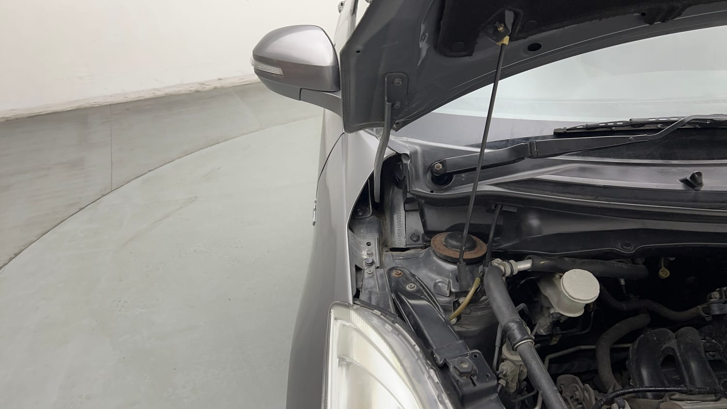 Used 2014 Maruti Suzuki Swift Dzire VXI Petrol Manual engine ENGINE RIGHT SIDE HINGE & APRON VIEW