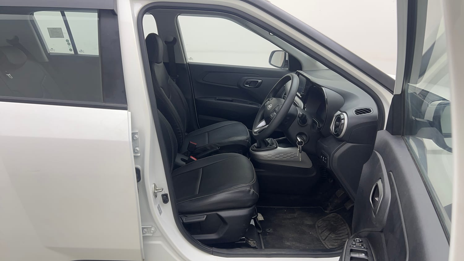 Used 2024 Hyundai Exter SX 1.2 CNG MT Cng Manual interior RIGHT SIDE FRONT DOOR CABIN VIEW