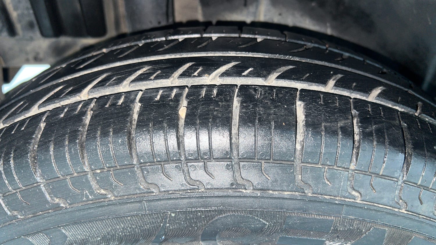 Used 2016 Maruti Suzuki Swift VXi Petrol Manual tyres RIGHT REAR TYRE TREAD VIEW