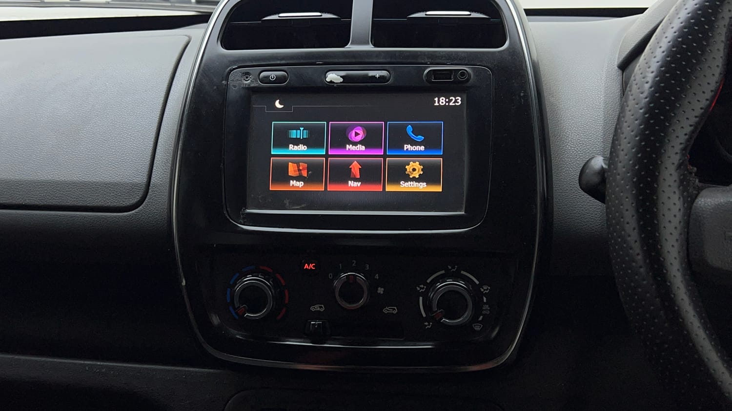 Used 2018 Renault Kwid 1.0 RXT Petrol Manual top_features Integrated (in-dash) music system