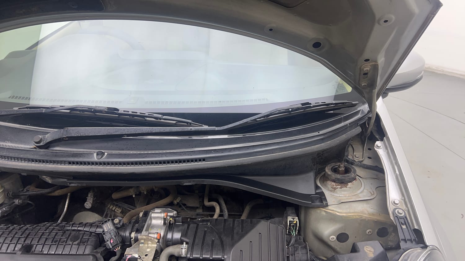 Used 2016 Honda Amaze 1.2 SX i-VTEC Petrol Manual engine ENGINE LEFT SIDE HINGE & APRON VIEW