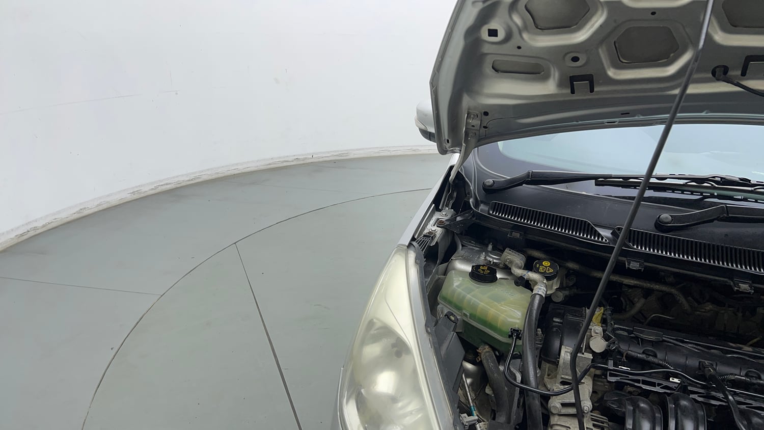 Used 2016 Ford Figo Titanium 1.2 Ti-VCT Petrol Manual engine ENGINE RIGHT SIDE HINGE & APRON VIEW