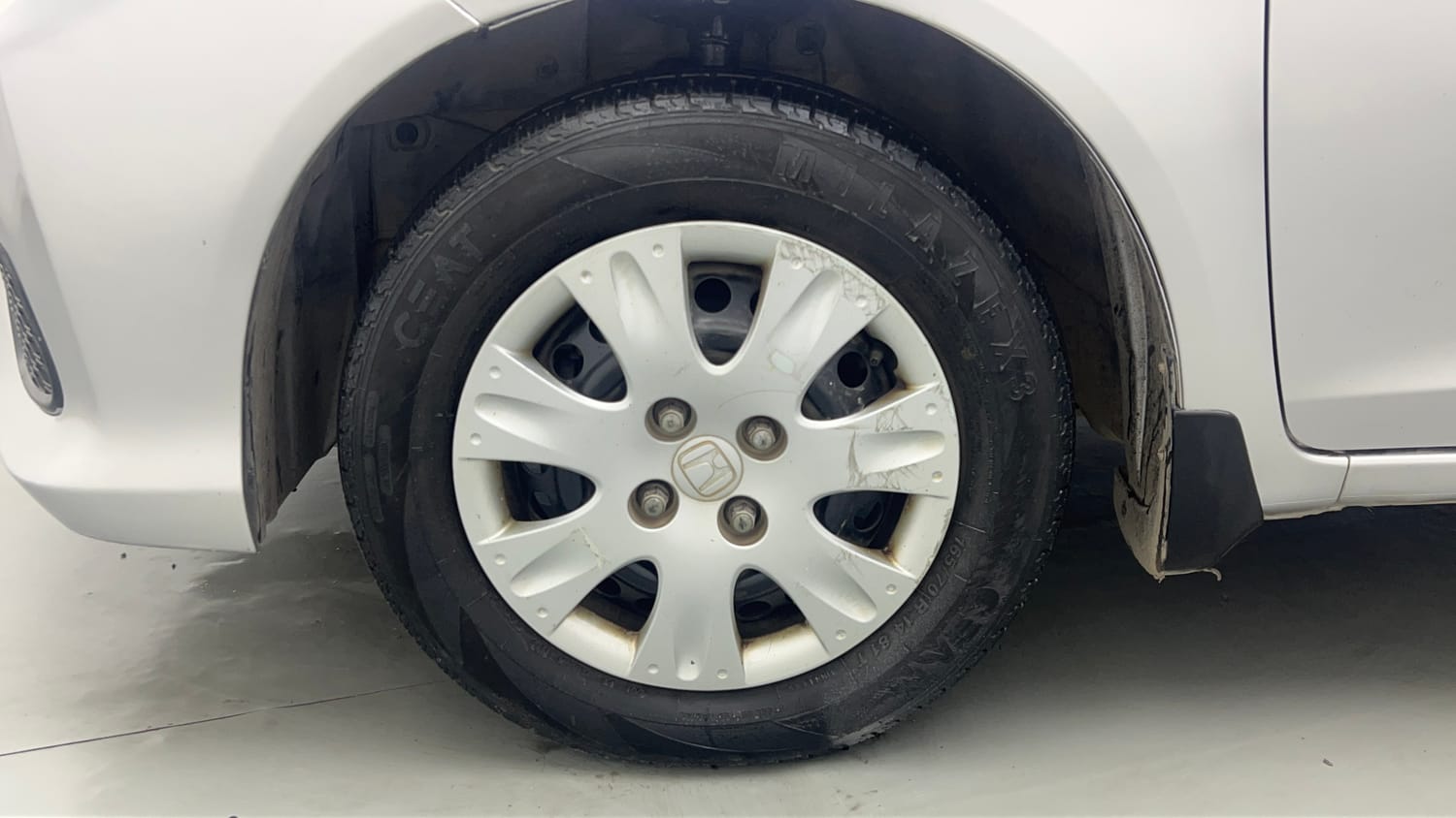 Used 2016 Honda Amaze 1.2 SX i-VTEC Petrol Manual tyres LEFT FRONT TYRE RIM VIEW