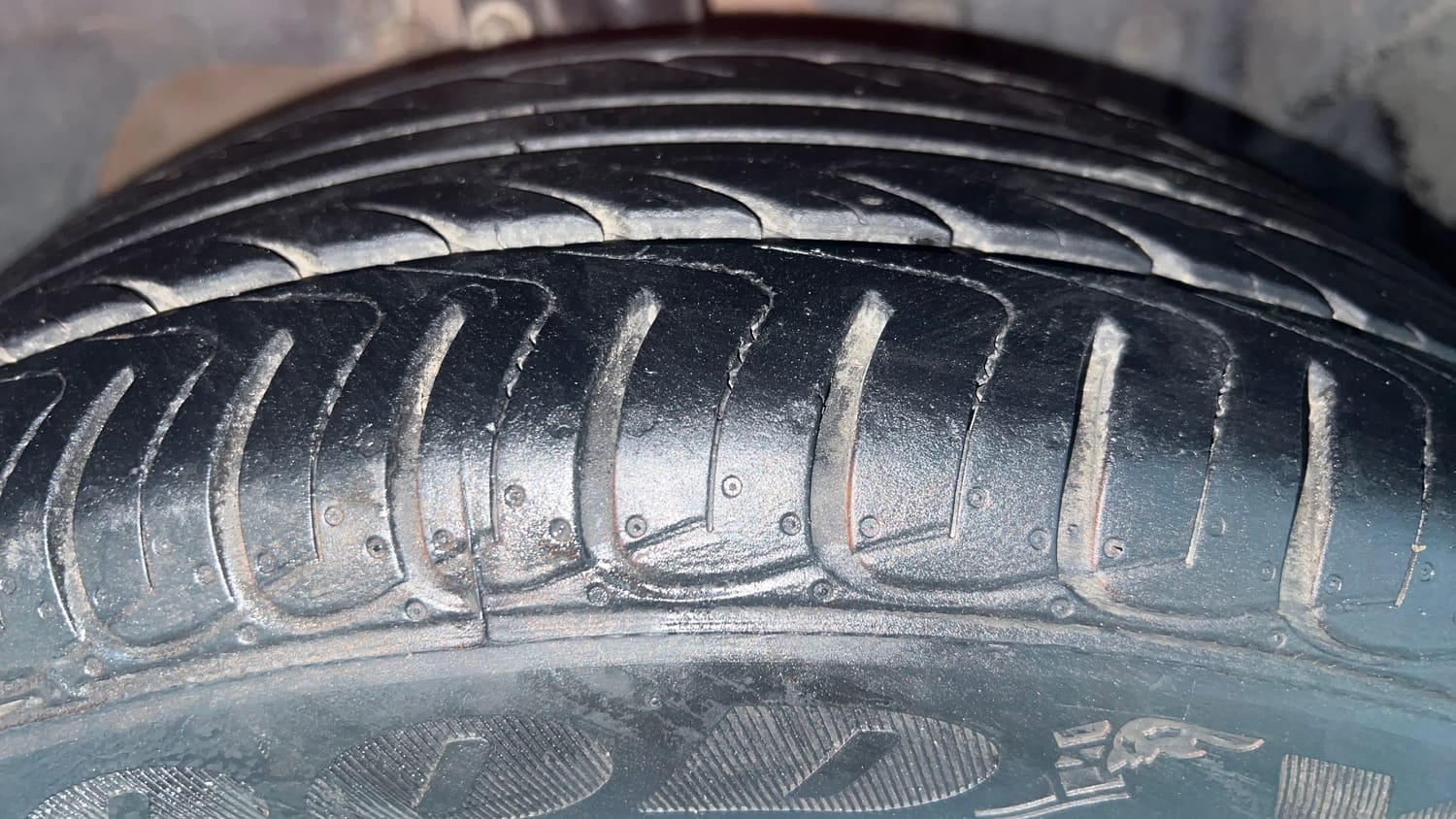Used 2014 Ford EcoSport Titanium 1.5 Ti-VCT Petrol Manual tyres RIGHT FRONT TYRE TREAD VIEW
