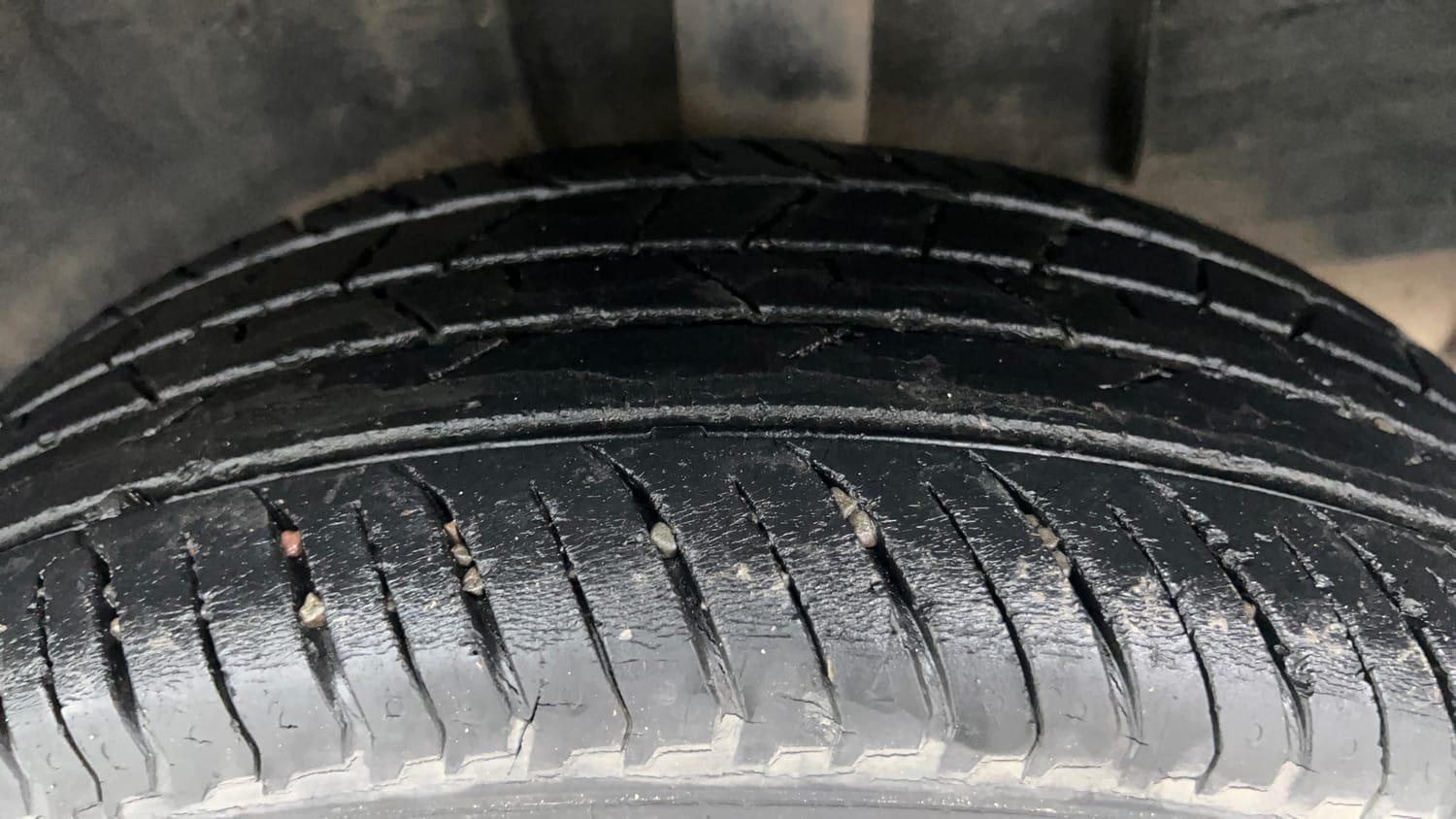 Used 2021 Renault Kiger RXL AMT Petrol Automatic tyres LEFT REAR TYRE TREAD VIEW