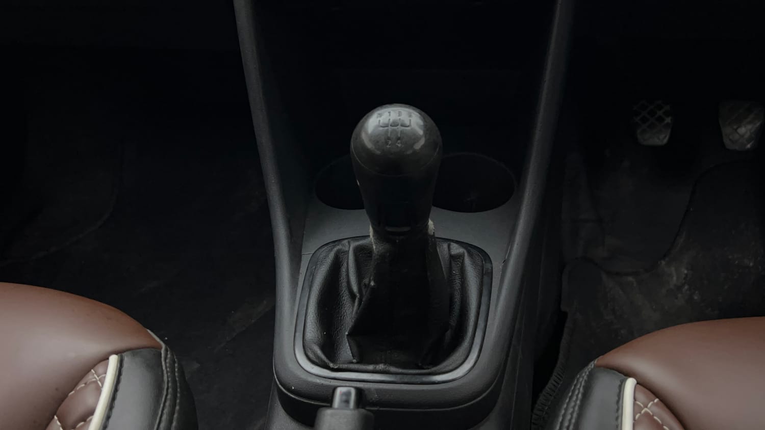 Used 2019 Volkswagen Ameo Trendline 1.5L (D) Diesel Manual interior GEAR  KNOB VIEW
