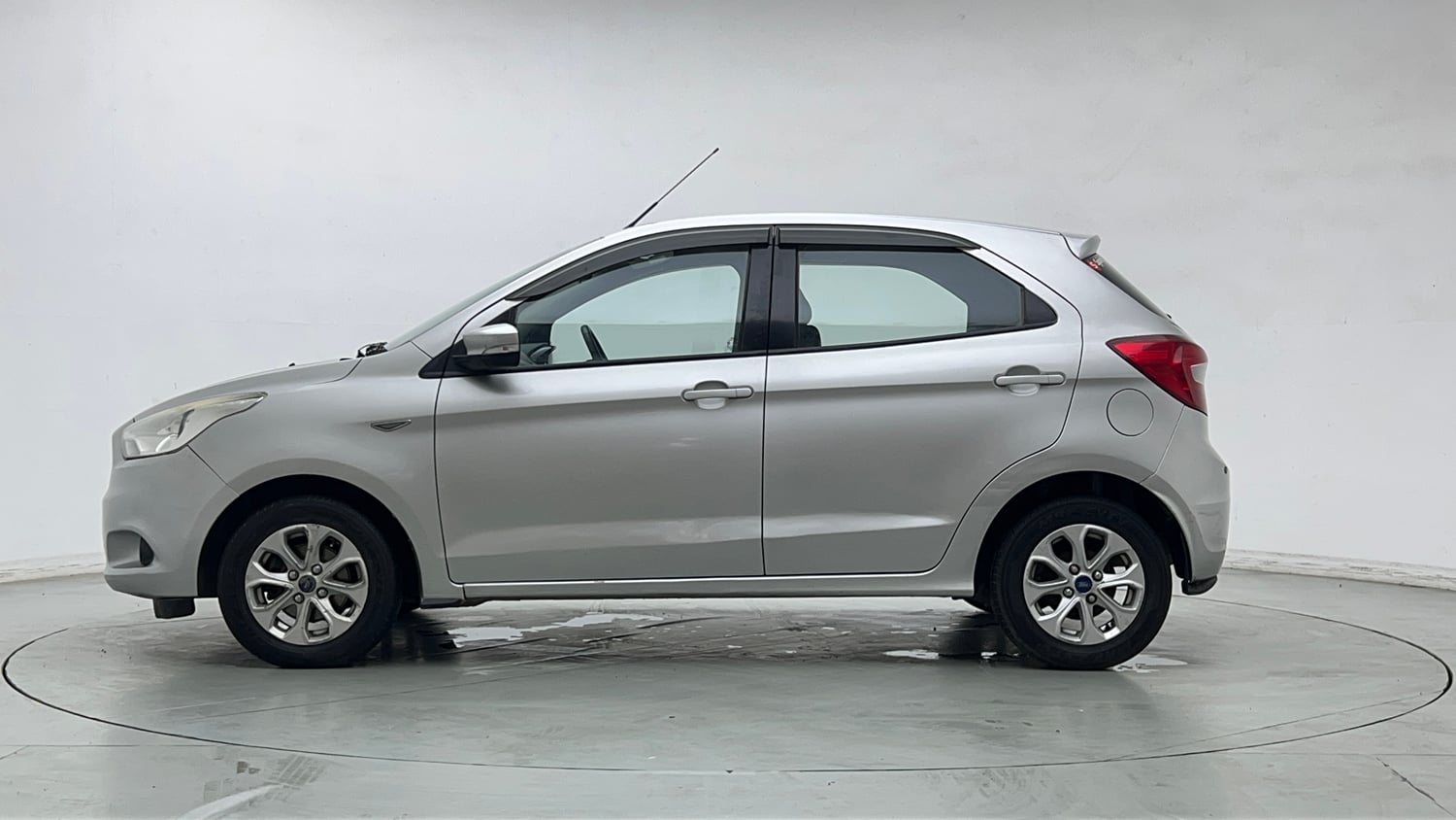 Used 2016 Ford Figo Titanium 1.2 Ti-VCT Petrol Manual exterior LEFT SIDE VIEW