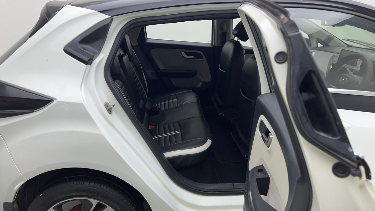 Used 2022 Tata Altroz XZ Petrol Petrol Manual interior RIGHT SIDE REAR DOOR CABIN VIEW