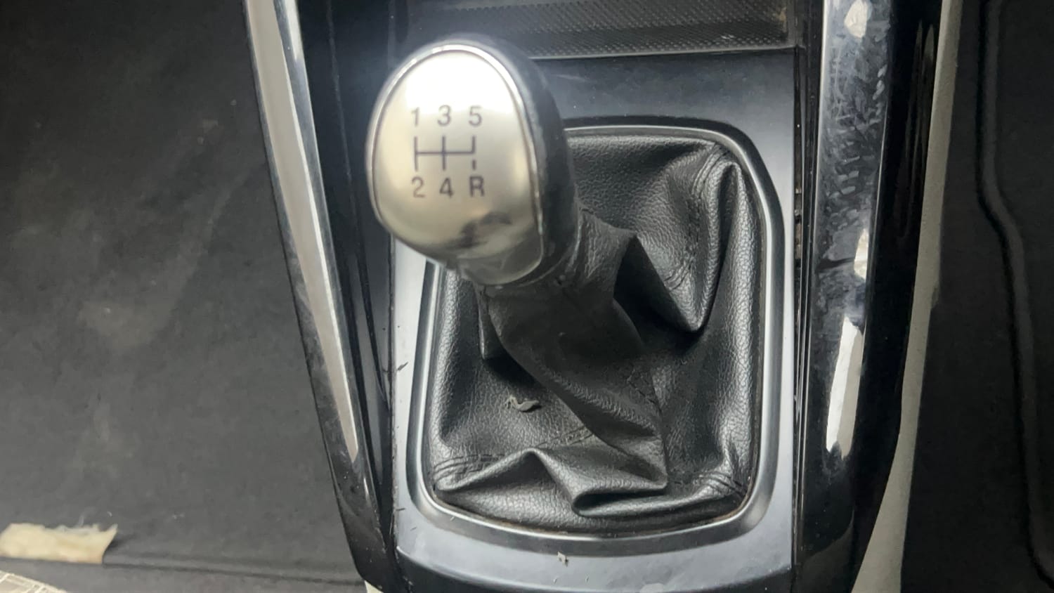 Used 2014 Ford EcoSport Titanium 1.5 Ti-VCT Petrol Manual interior GEAR  KNOB VIEW