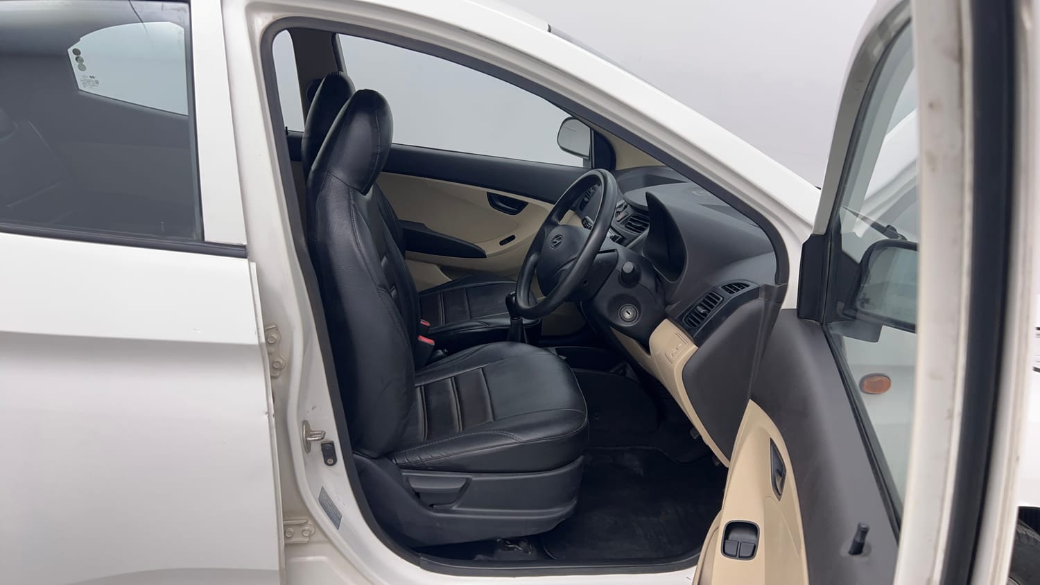 Used 2014 Hyundai Eon Era + Petrol Manual interior RIGHT SIDE FRONT DOOR CABIN VIEW