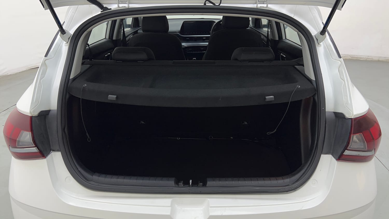 Used 2023 Hyundai i20 Asta (O) 1.2 IVT Petrol Automatic interior DICKY INSIDE VIEW