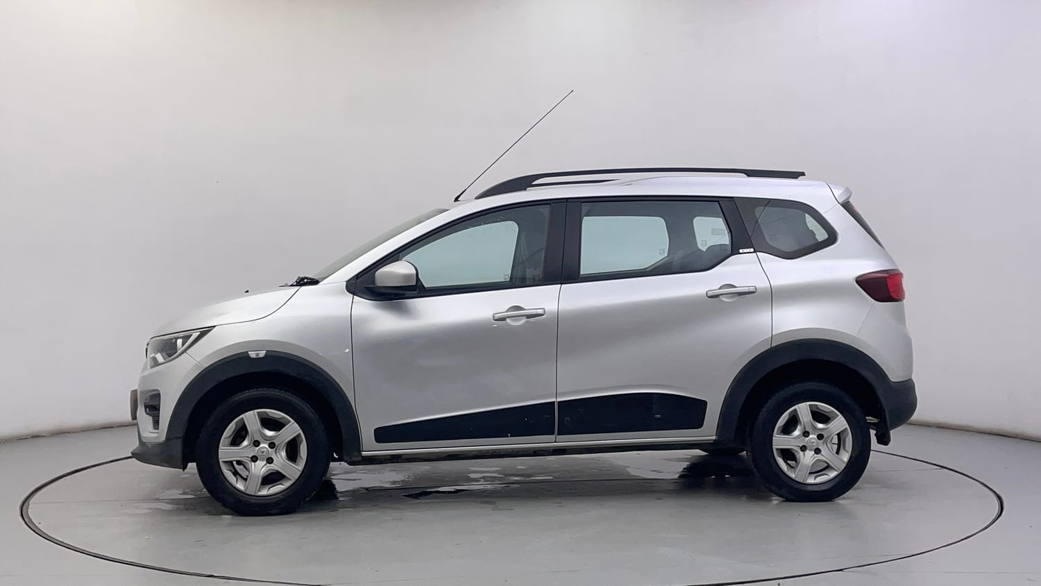 Used 2019 Renault Triber RXZ Petrol Manual exterior LEFT SIDE VIEW