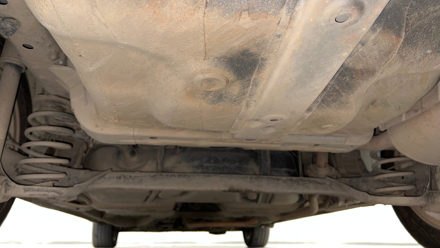 Used 2015 Honda City V Petrol Manual extra REAR UNDERBODY VIEW (TAKEN FROM REAR)