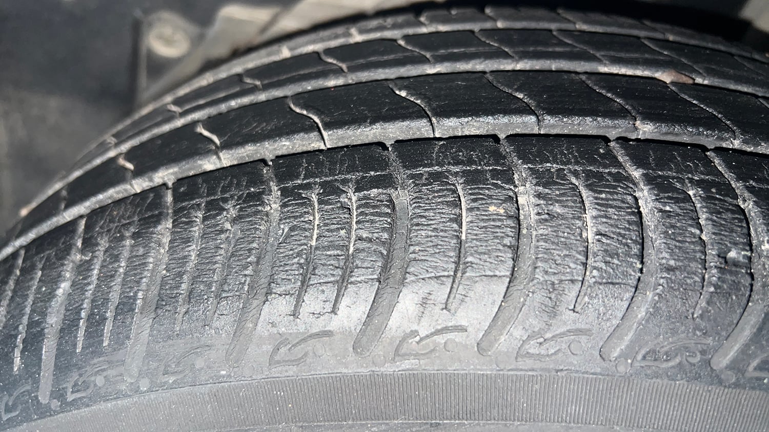Used 2016 Ford Figo Titanium 1.2 Ti-VCT Petrol Manual tyres LEFT REAR TYRE TREAD VIEW