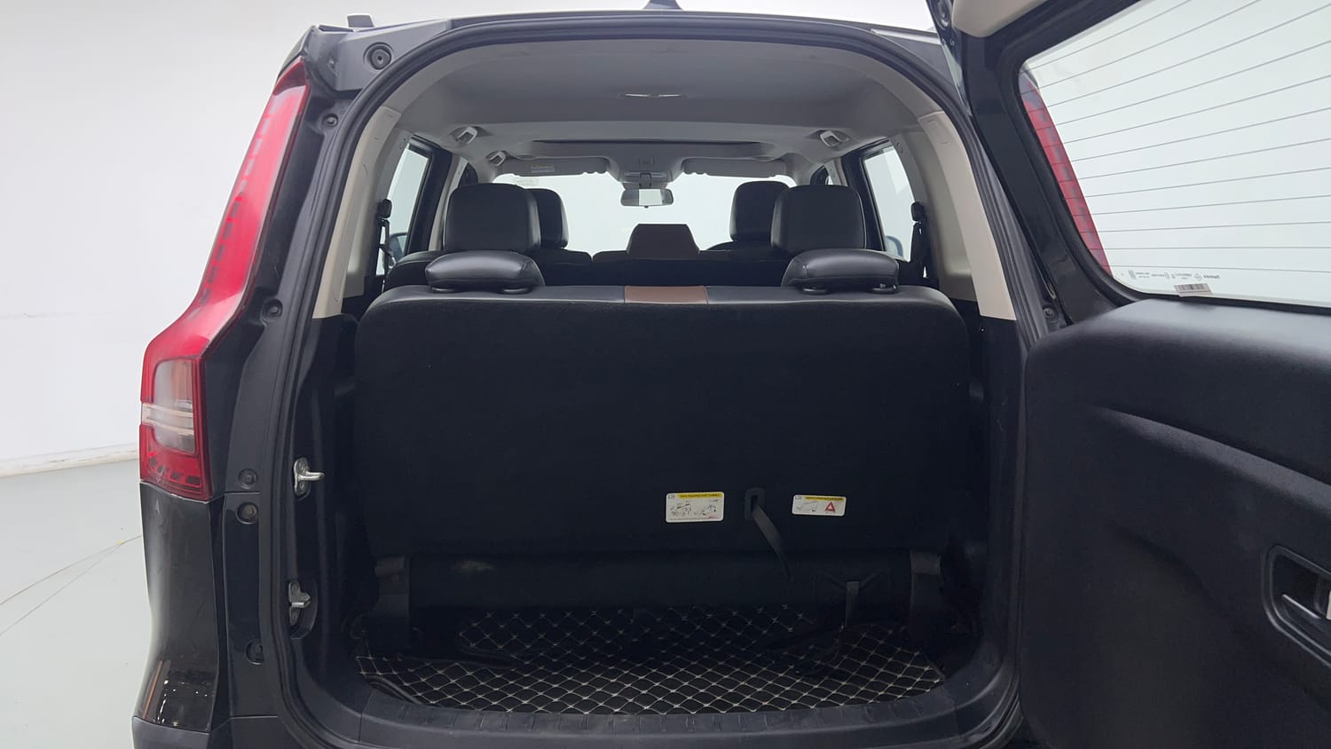 Used 2023 Mahindra Scorpio N Z8 L Petrol AT 7 STR Petrol Automatic interior DICKY INSIDE VIEW