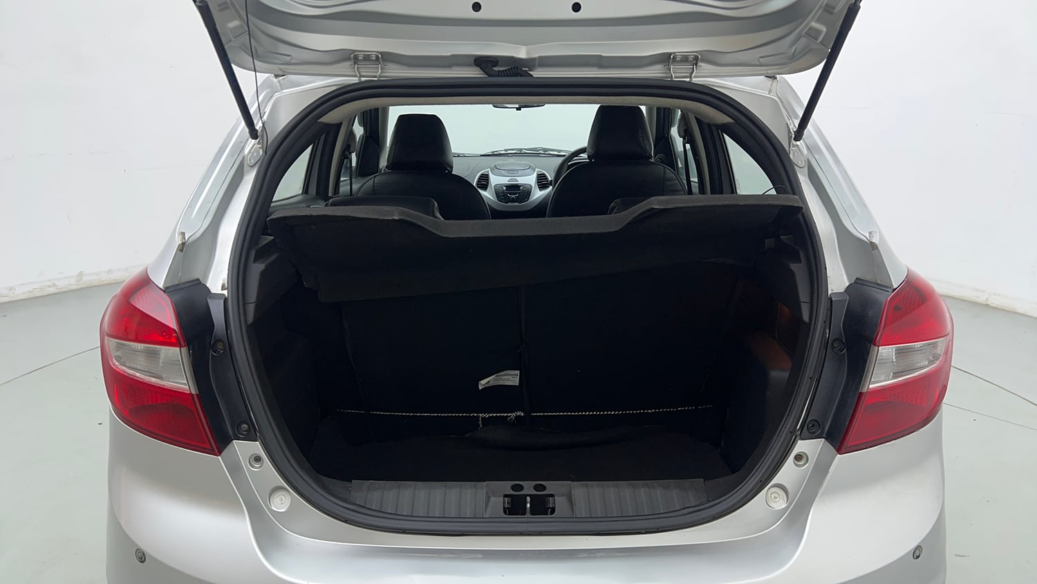 Used 2016 Ford Figo Titanium 1.2 Ti-VCT Petrol Manual interior DICKY INSIDE VIEW