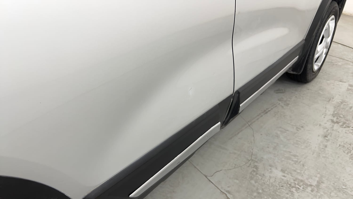 Used 2021 Renault Kiger RXL AMT Petrol Automatic dents MINOR SCRATCH
