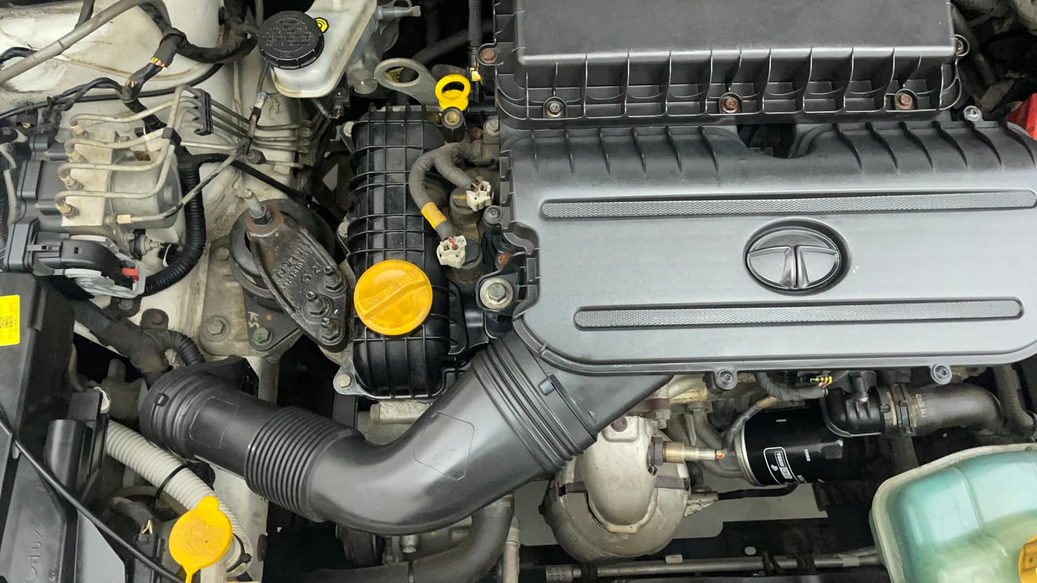Used 2022 Tata Tiago XZ Petrol Manual engine ENGINE RIGHT SIDE VIEW