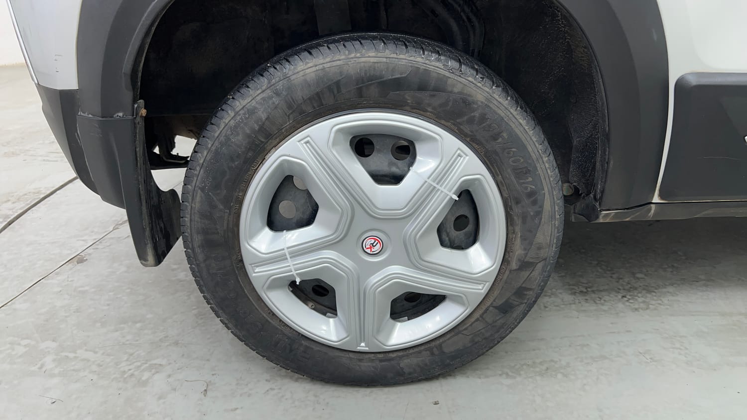 Used 2021 Renault Kiger RXL AMT Petrol Automatic tyres RIGHT REAR TYRE RIM VIEW