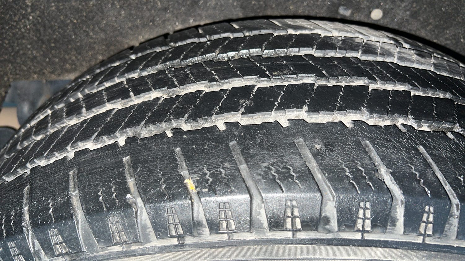 Used 2023 Mahindra Scorpio N Z8 L Petrol AT 7 STR Petrol Automatic tyres RIGHT REAR TYRE TREAD VIEW