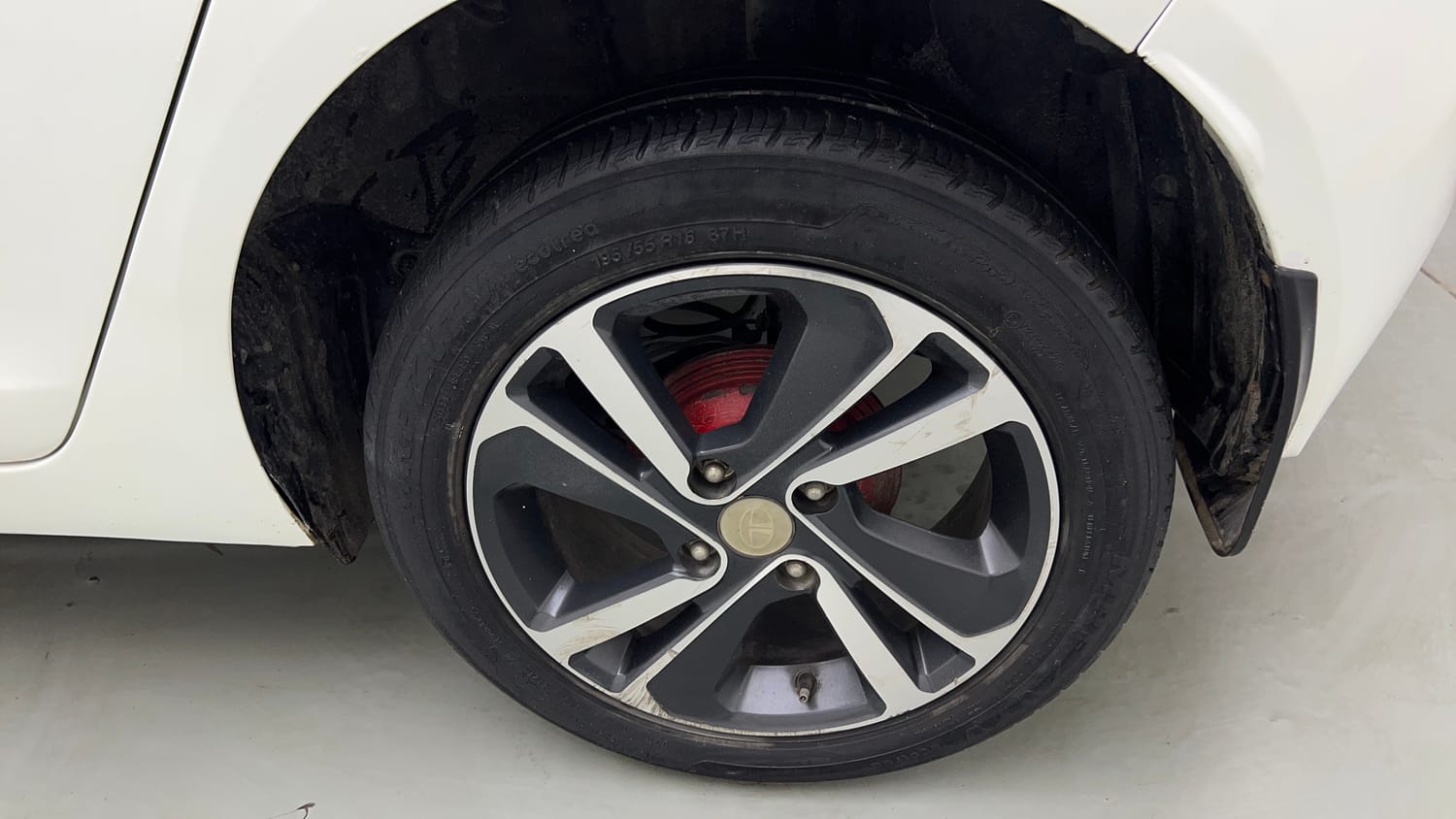 Used 2022 Tata Altroz XZ Petrol Petrol Manual tyres LEFT REAR TYRE RIM VIEW