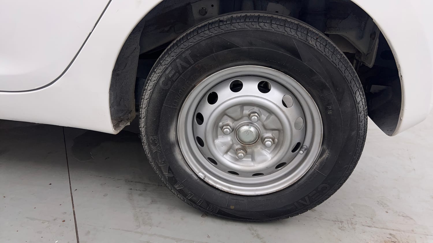 Used 2014 Hyundai Eon Era + Petrol Manual tyres LEFT REAR TYRE RIM VIEW