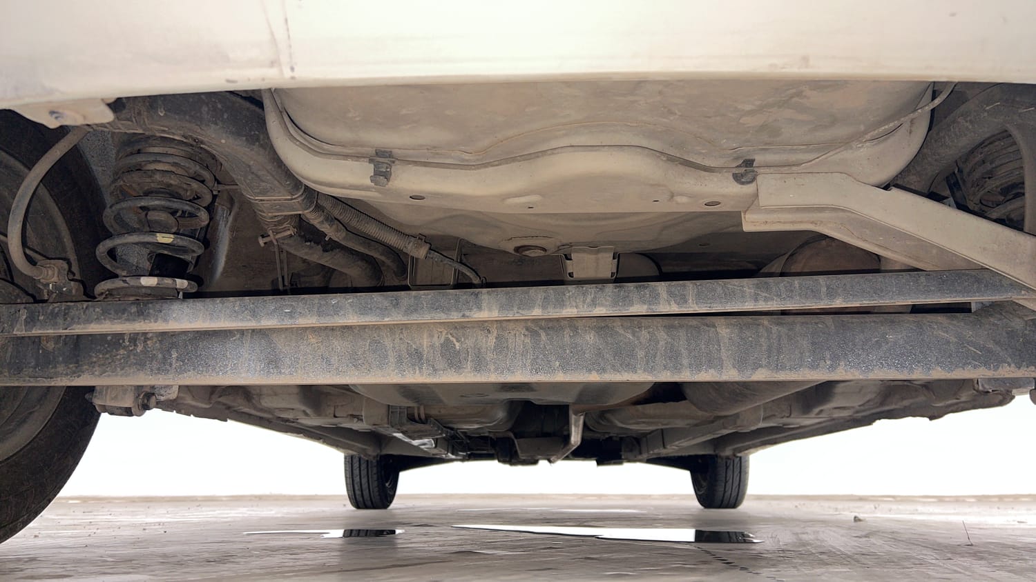 Used 2014 Hyundai Eon Era + Petrol Manual extra REAR UNDERBODY VIEW (TAKEN FROM REAR)