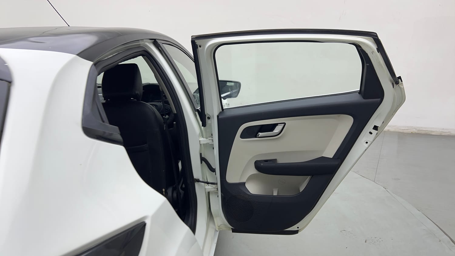 Used 2022 Tata Altroz XZ Petrol Petrol Manual interior RIGHT REAR DOOR OPEN VIEW