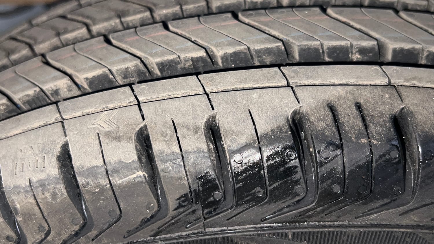 Used 2014 Hyundai Eon Era + Petrol Manual tyres LEFT FRONT TYRE TREAD VIEW