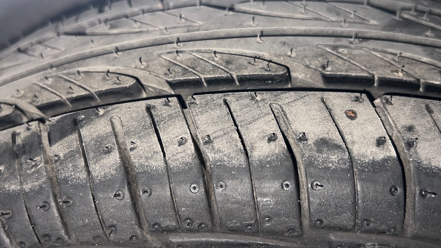 Used 2014 Hyundai Eon Era + Petrol Manual tyres RIGHT FRONT TYRE TREAD VIEW