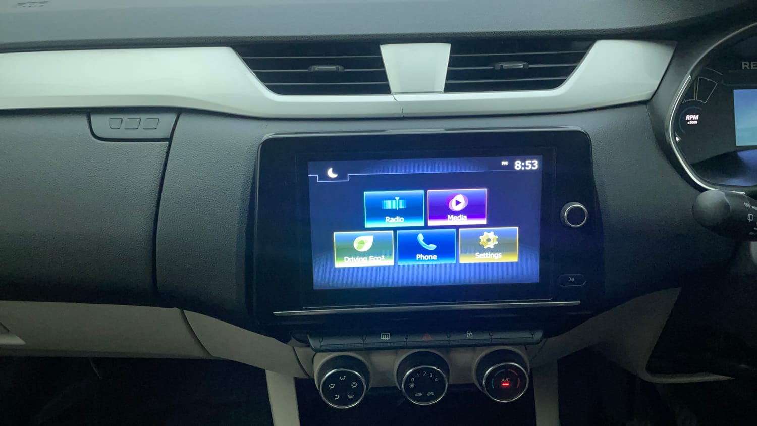 Used 2019 Renault Triber RXZ Petrol Manual interior MUSIC SYSTEM & AC CONTROL VIEW