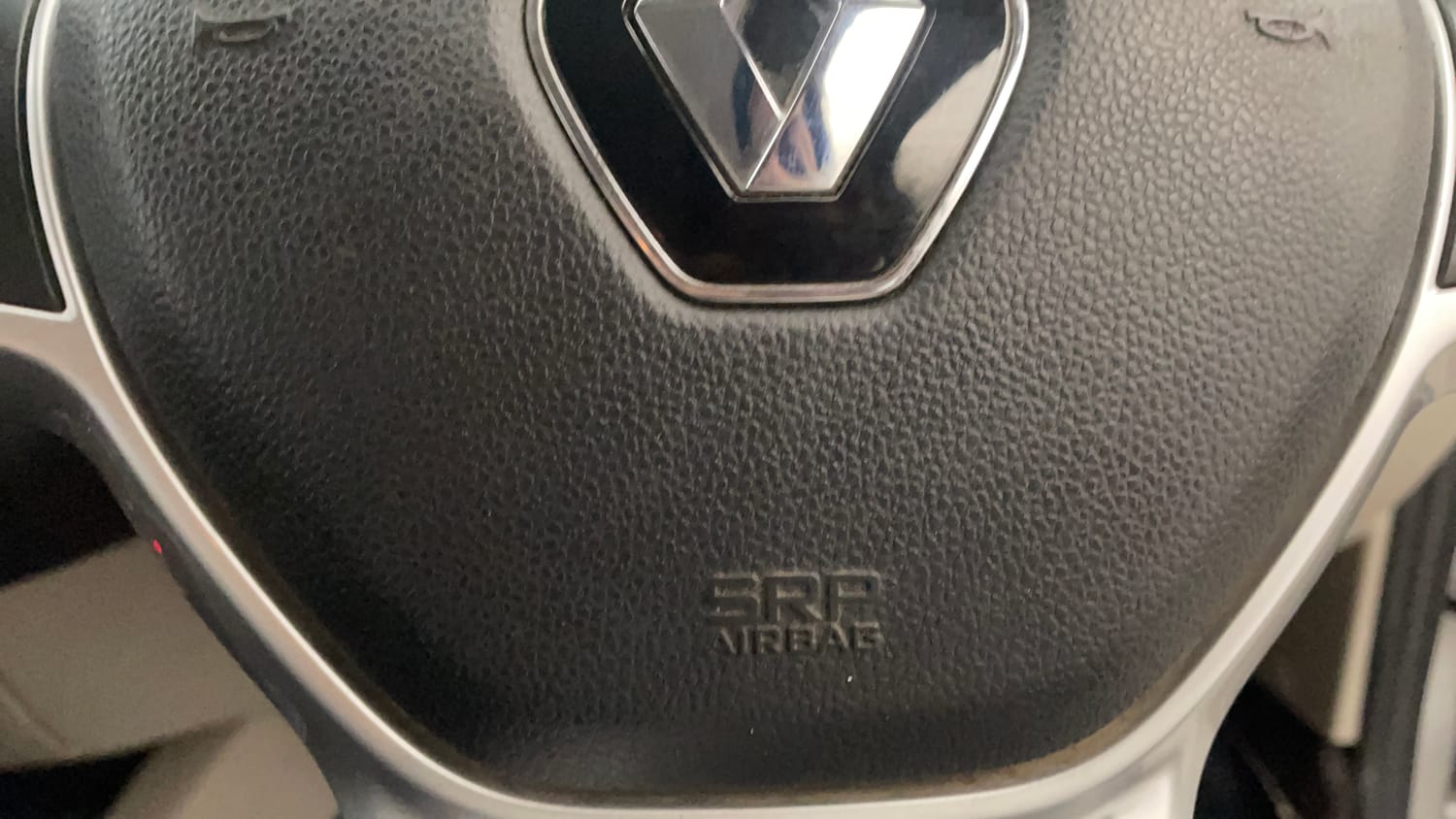 Used 2019 Renault Triber RXZ Petrol Manual top_features Airbags