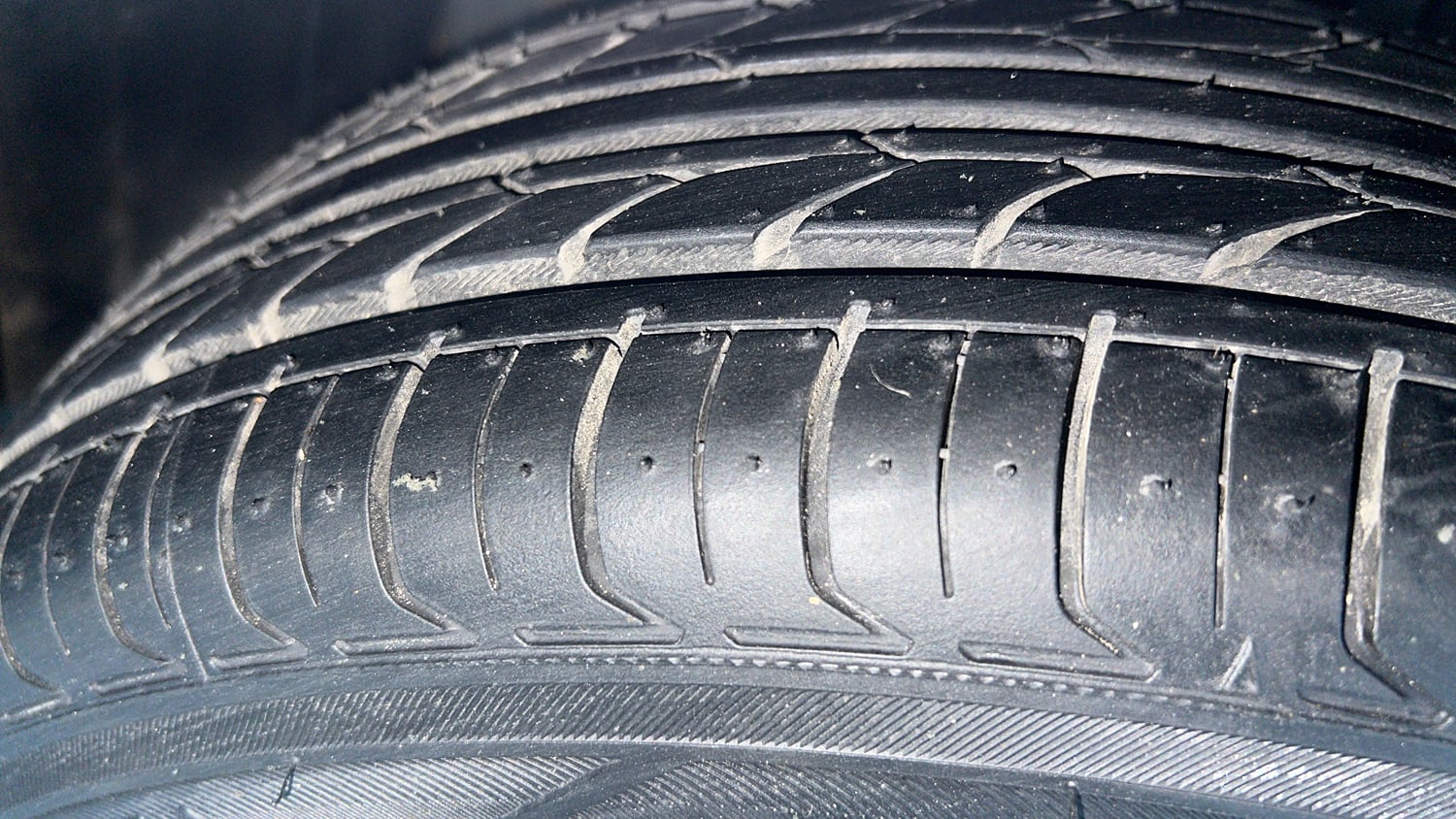 Used 2016 Ford Figo Titanium 1.2 Ti-VCT Petrol Manual tyres RIGHT FRONT TYRE TREAD VIEW