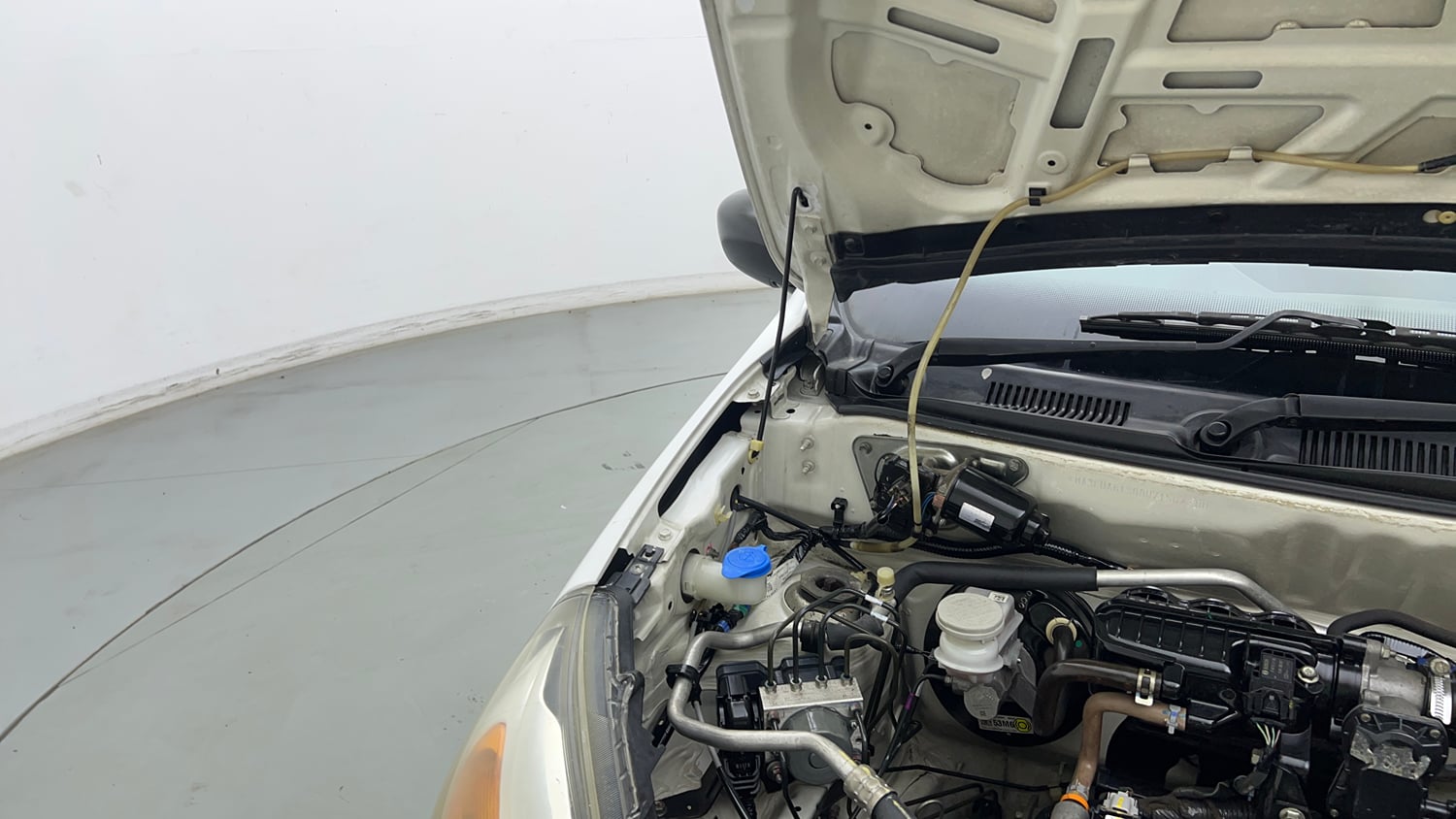 Used 2021 Maruti Suzuki Alto 800 VXi Petrol Manual engine ENGINE RIGHT SIDE HINGE & APRON VIEW